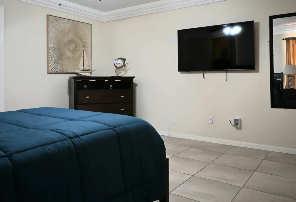 palm-city-wellness-residence-comfortable-room-2