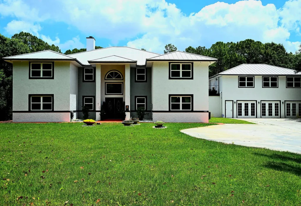 palm-city-wellness-residence-outside-1